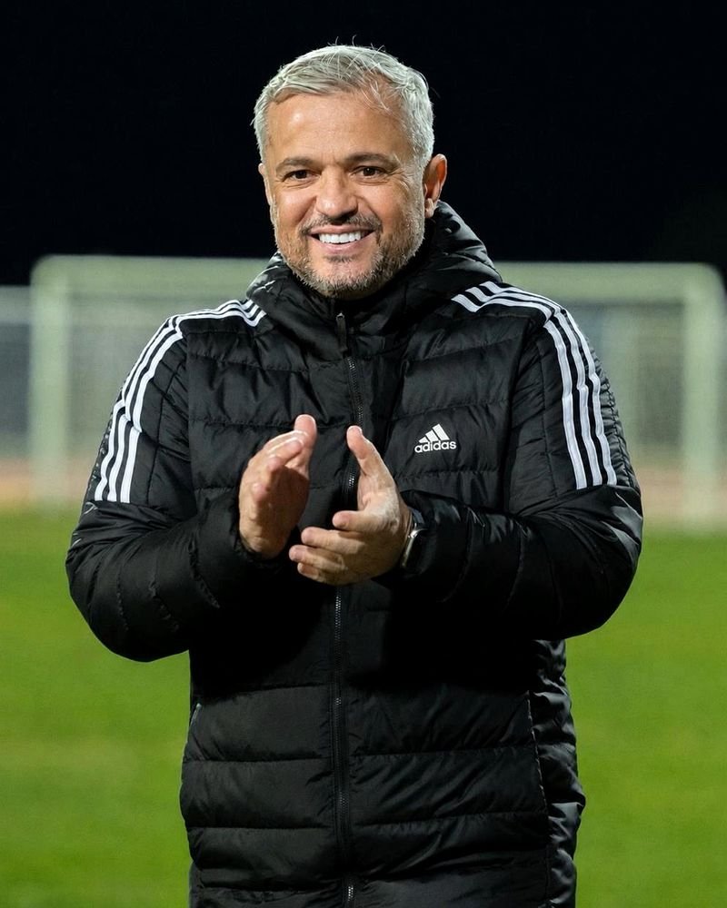 Alexandre Grasseli, treinador de futebol, no campo de treino